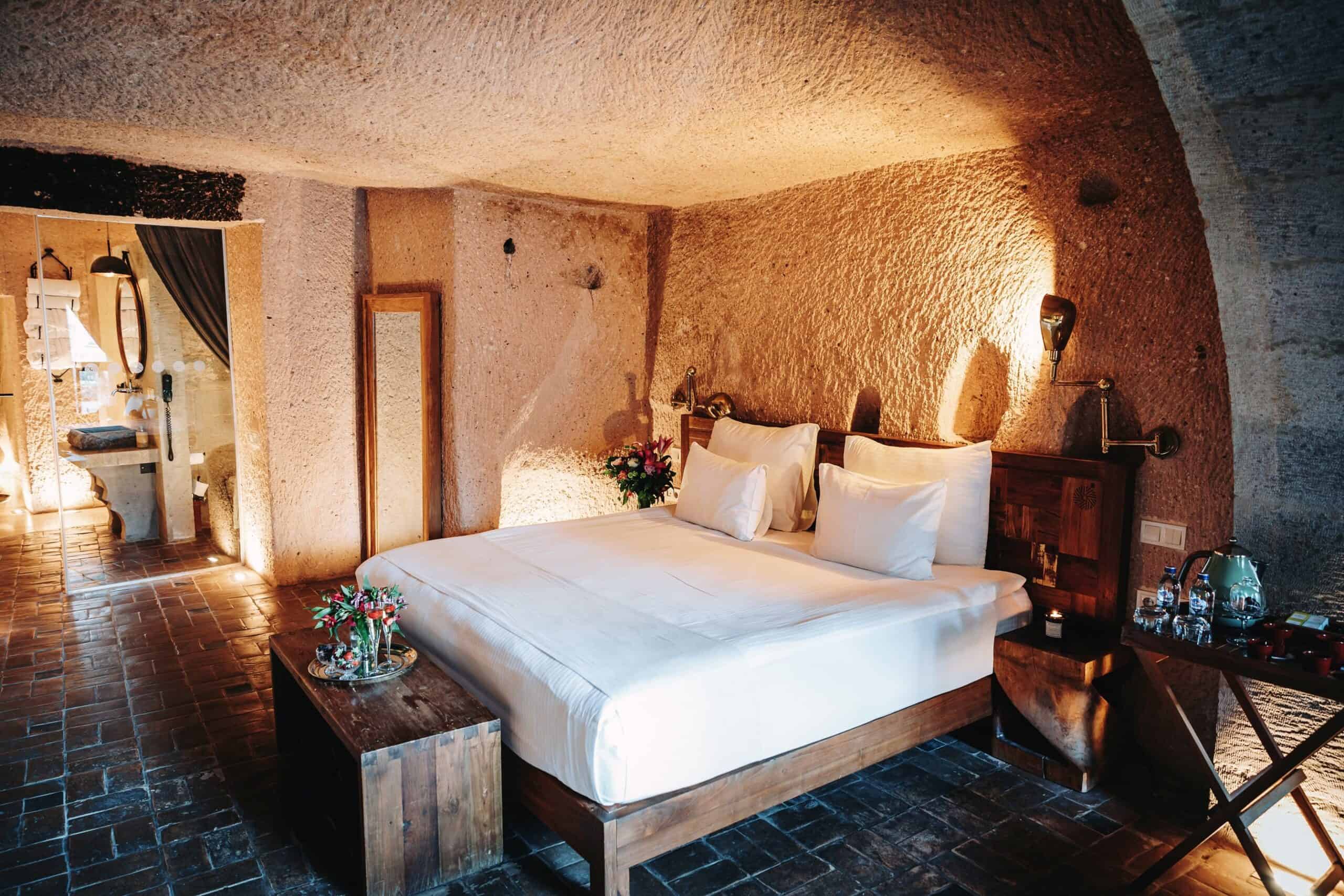 Suite: cave room with double bed and stone floor