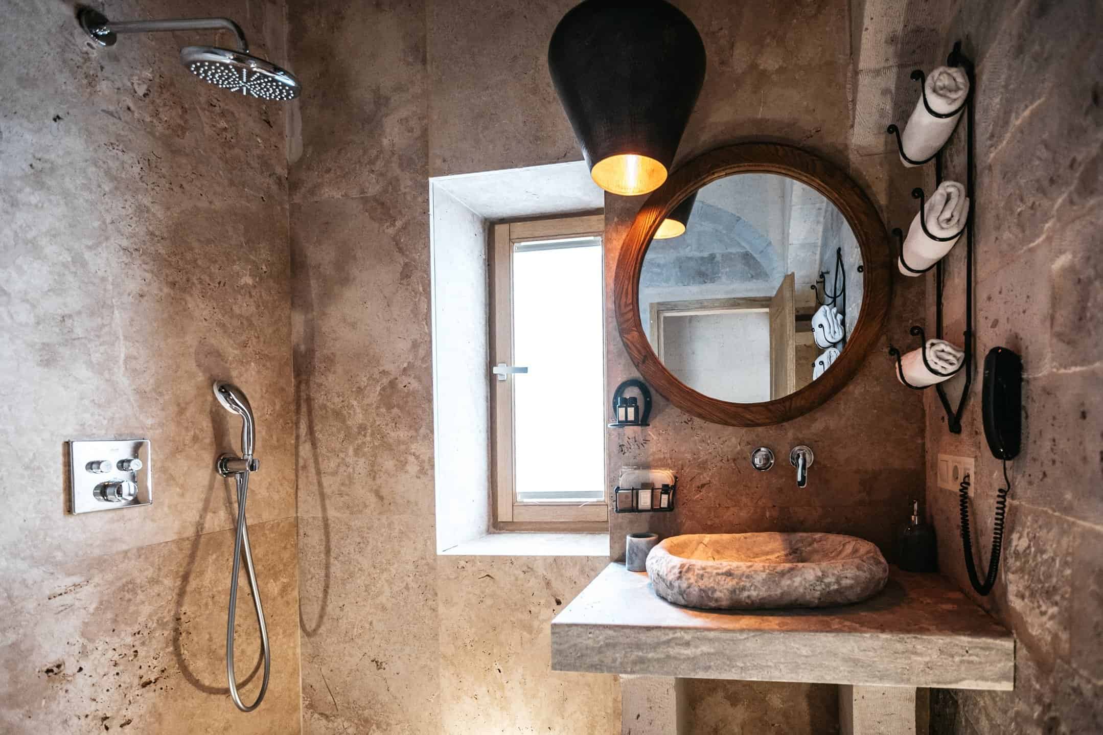 Suite With Hot Tub: shower and stone basin with round mirror
