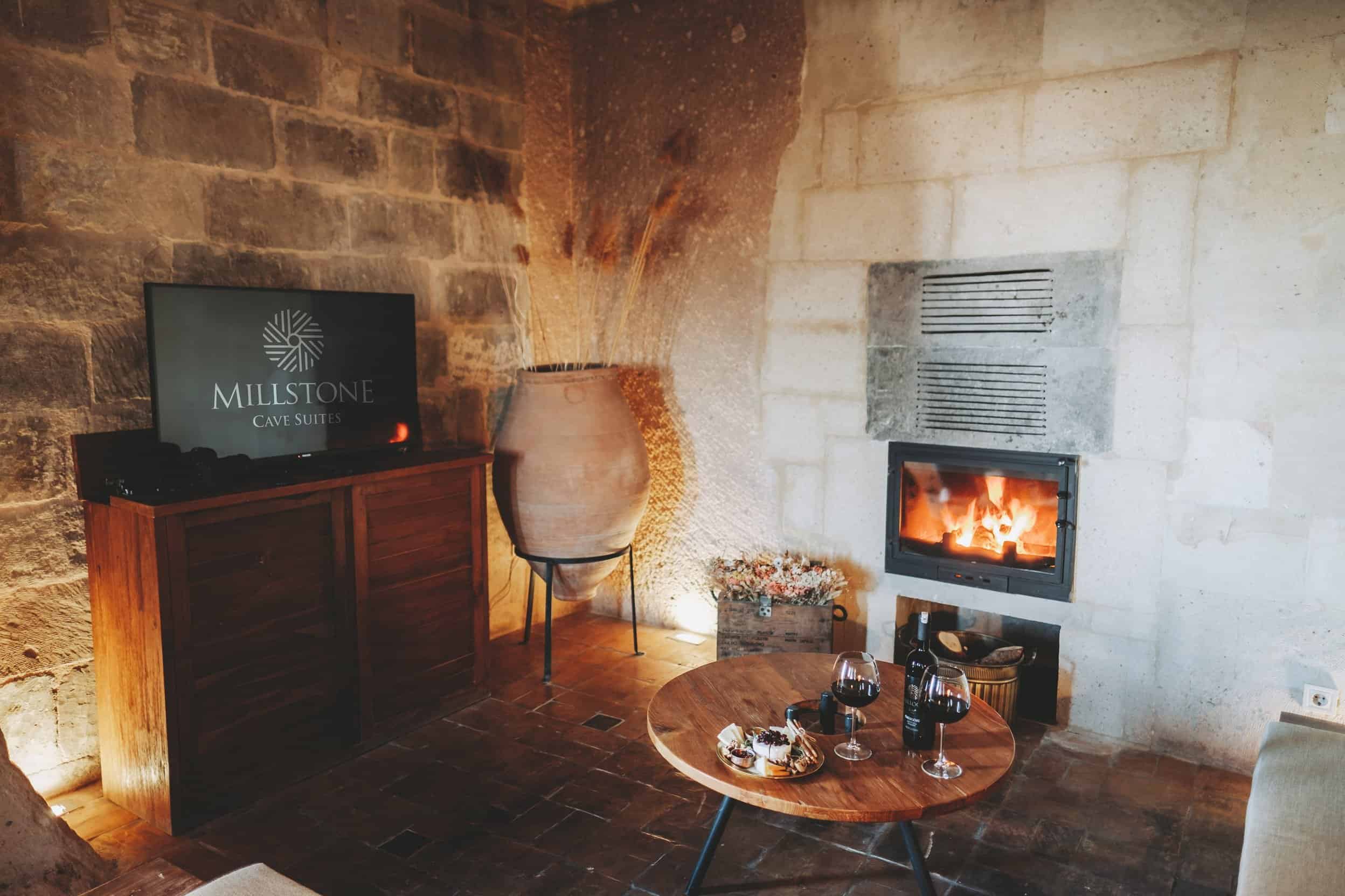 Superior King Suite: sitting area with fireplace and stone walls