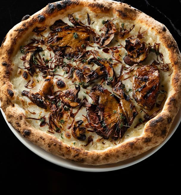 Stone-oven pizza with roasted vegetables